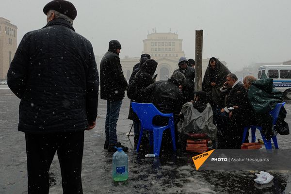 Протестующие на площади Республики в Ереване (23 декабря 2020). Еревaн Протестующие на площади Республики в Ереване (23 декабря 2020). Еревaн - Sputnik Армения