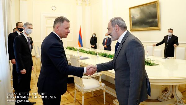 Премьер-министр Никол Пашинян встретился с главой МЧС России Евгением Зиничевым (23 декабря 2020). Еревaн - Sputnik Армения