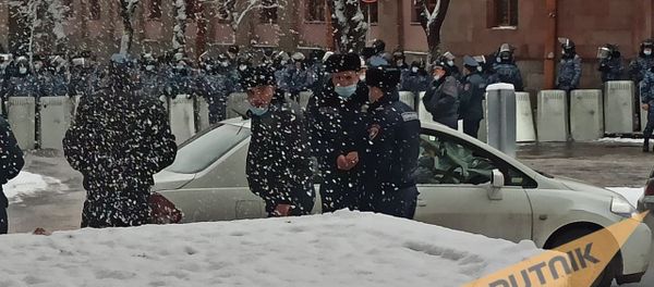Полиция перекрыла вход в правительство (24 декабря 2020). Еревaн - Sputnik Արմենիա