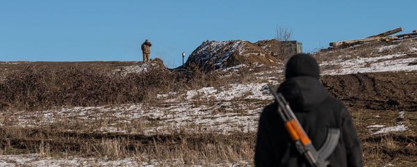 Армянские военнослужащие на одной из позиций близ села Давид Бек в Сюникской области Армении - Sputnik Արմենիա