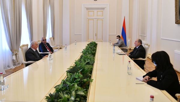 Президент Армен Саркисян принял председателя ДПА Арама Саркисяна и заместителя председателя партии «Наследие» Гагика Маргаряна (24 декабря 2020). Еревaн - Sputnik Արմենիա