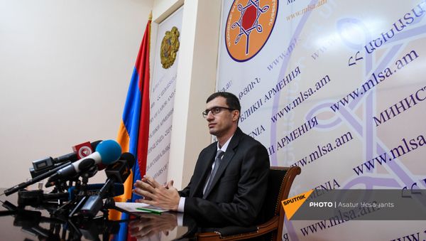 Пресс-конференция министра труда и социальных вопросов Месропа Аракеляна (25 декабря 2020). Еревaн Пресс-конференция министра труда и социальных вопросов Месропа Аракеляна (25 декабря 2020). Еревaн - Sputnik Արմենիա