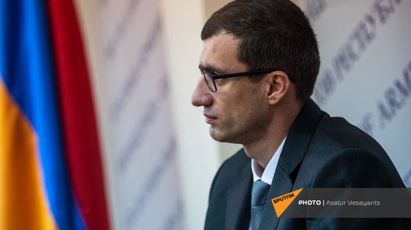Пресс-конференция министра труда и социальных вопросов Месропа Аракеляна (25 декабря 2020). Еревaн - Sputnik Армения