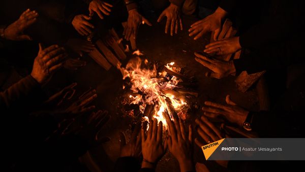 Оппозиционные активисты на площади Республики (25 декабря 2020). Еревaн - Sputnik Армения