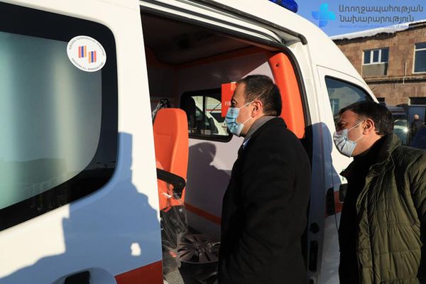 В 2020 году парк Скорой помощи пополнился 67 машинами, включая внедорожники - Sputnik Армения
