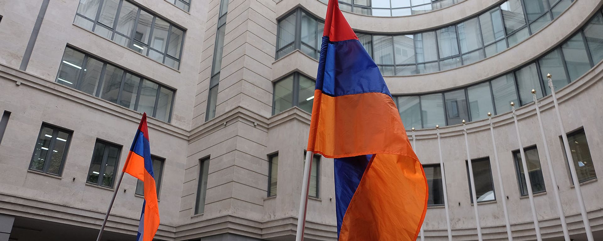 Оппозиционные активисты на территории МИД Армении (22 декабря 2020). Еревaн - Sputnik Армения, 1920, 17.11.2021