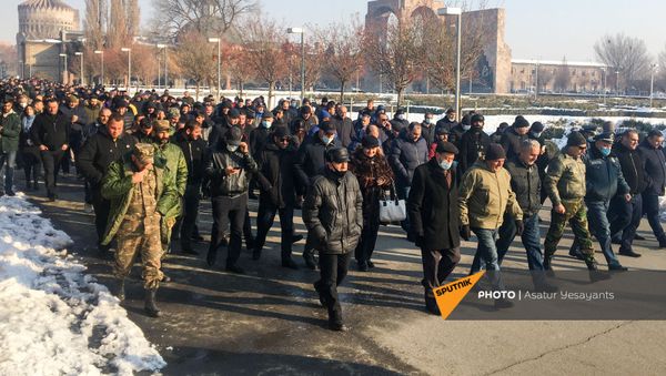 Акция в поддержку ААЦ под девизом Решительно встанем на защиту нашей церкви (27 декабря 2020). Эчмиадзин Акция в поддержку ААЦ под девизом Решительно встанем на защиту нашей церкви (27 декабря 2020). Эчмиадзин - Sputnik Армения