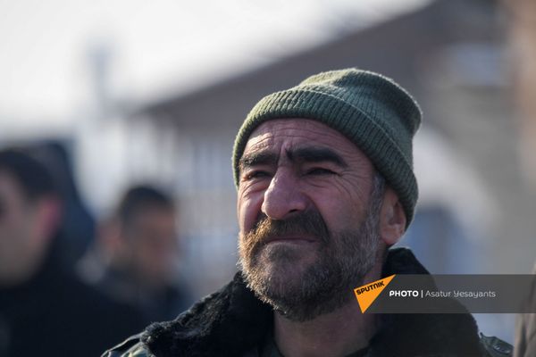 Акция в поддержку ААЦ под девизом Решительно встанем на защиту нашей церкви (27 декабря 2020). Эчмиадзин Акция в поддержку ААЦ под девизом Решительно встанем на защиту нашей церкви (27 декабря 2020). Эчмиадзин - Sputnik Армения