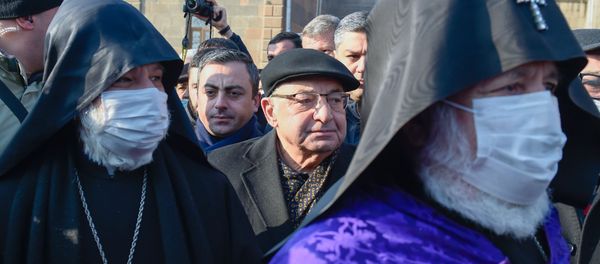 Вазген Манукян на акции в поддержку ААЦ под девизом Решительно встанем на защиту нашей церкви (27 декабря 2020). Эчмиадзин - Sputnik Արմենիա