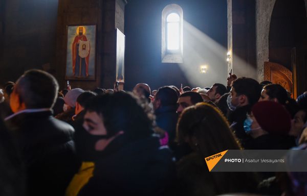 Католикос Гарегин II проводит Литургию на акции в поддержку ААЦ под девизом Решительно встанем на защиту нашей церкви (27 декабря 2020). Эчмиадзин Католикос Гарегин II проводит Литургию на акции в поддержку ААЦ под девизом Решительно встанем на защиту нашей церкви (27 декабря 2020). Эчмиадзин - Sputnik Армения