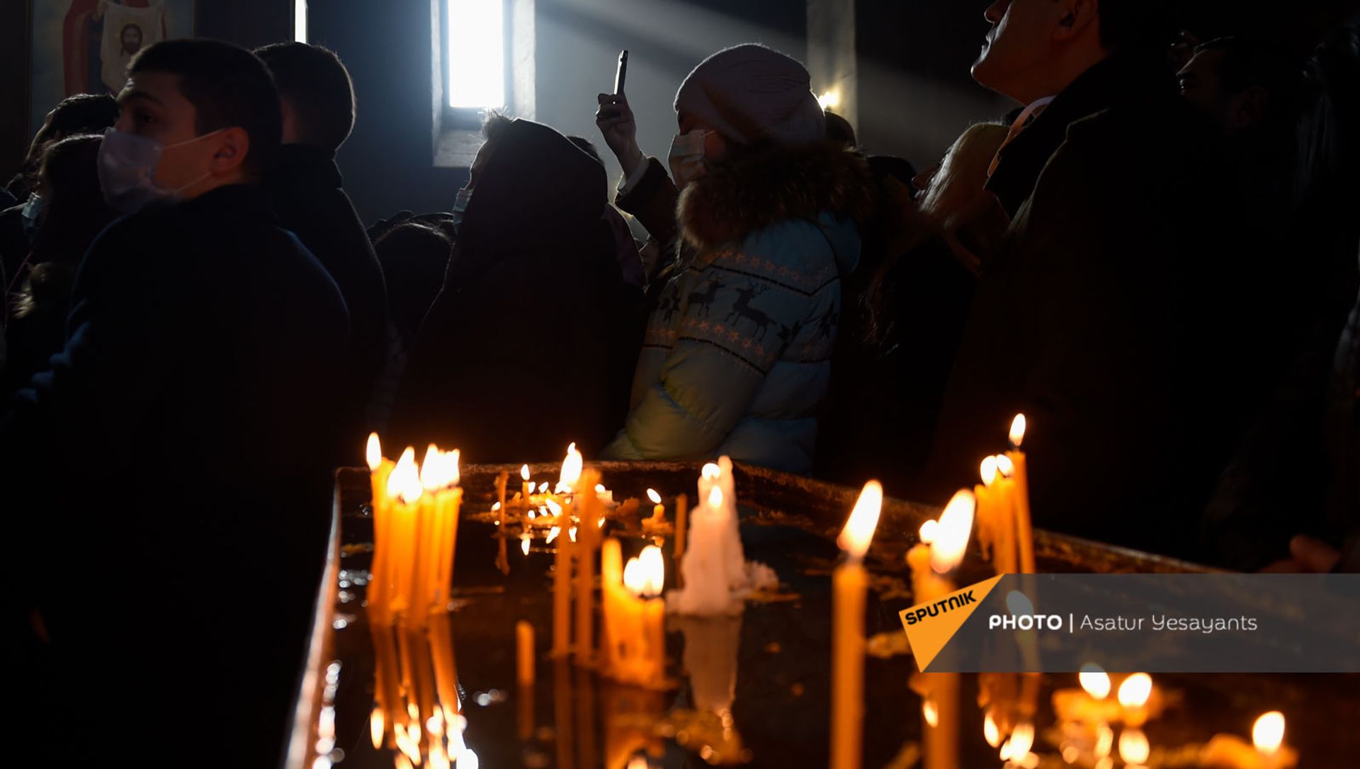 Католикос Гарегин II проводит Литургию на акции в поддержку ААЦ под девизом Решительно встанем на защиту нашей церкви (27 декабря 2020). Эчмиадзин Католикос Гарегин II проводит Литургию на акции в поддержку ААЦ под девизом Решительно встанем на защиту нашей церкви (27 декабря 2020). Эчмиадзин - Sputnik Армения, 1920, 05.04.2021