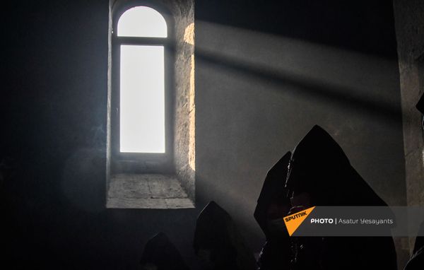 Католикос Гарегин II проводит Литургию на акции в поддержку ААЦ под девизом Решительно встанем на защиту нашей церкви (27 декабря 2020). Эчмиадзин Католикос Гарегин II проводит Литургию на акции в поддержку ААЦ под девизом Решительно встанем на защиту нашей церкви (27 декабря 2020). Эчмиадзин - Sputnik Армения