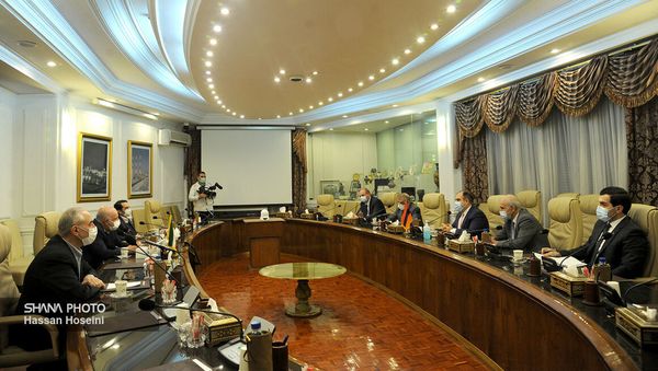 Делегация во главе с заместителем министра территориального управления и инфраструктуры РА Акопом Варданяном провела ряд встреч в Тегеране (27 дукабря 2020). Иран Делегация во главе с заместителем министра территориального управления и инфраструктуры РА Акопом Варданяном провела ряд встреч в Тегеране (27 дукабря 2020). Иран - Sputnik Армения