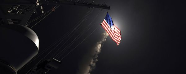 Эсминец с управляемыми ракетами USS Porter (DDG 78) запускает наземную ударную ракету Томагавк в Средиземном море (7 апреля 2017). Эсминец с управляемыми ракетами USS Porter (DDG 78) запускает наземную ударную ракету Томагавк в Средиземном море (7 апреля 2017). - Sputnik Армения