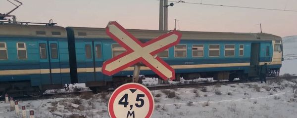Пригородный электропоезд, следующий курсом Ереван-Гюмри-Ереван, столкнулся с внедорожником (28 декабря 2020). Пригородный электропоезд, следующий курсом Ереван-Гюмри-Ереван, столкнулся с внедорожником (28 декабря 2020). - Sputnik Армения