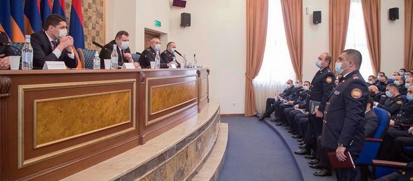 Председатель Следственного комитета Айк Григорян представил сотрудникам комитета нового заместителя (28 декабря 2020). Еревaн - Sputnik Армения