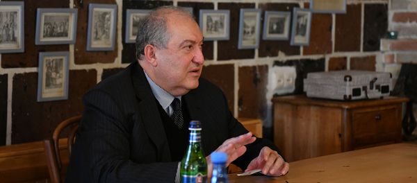 Президент Армен Саркисян во время встречи с гражданами Ширакской области (декабрь 2020). Гюмри Президент Армен Саркисян во время встречи с гражданами Ширакской области (декабрь 2020). Гюмри - Sputnik Армения