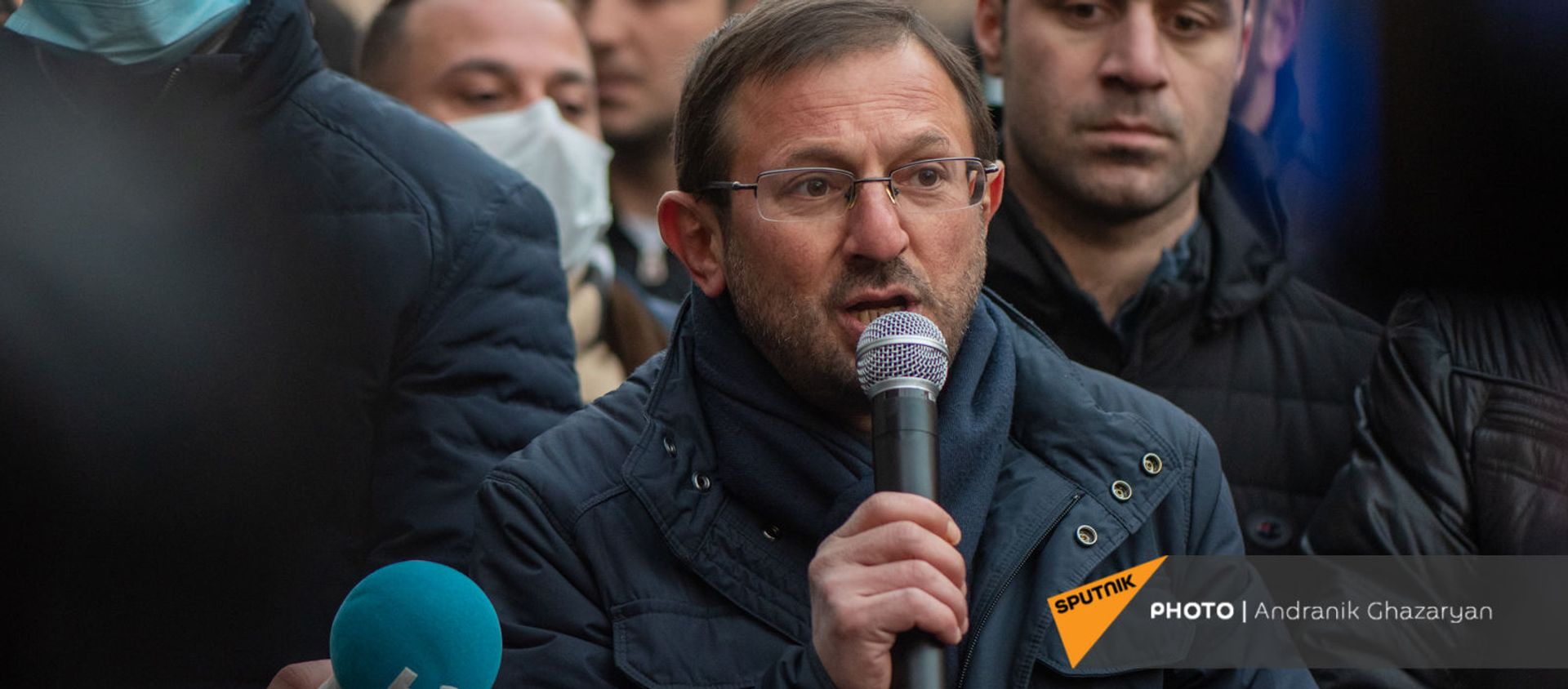 Гегам Манукян выступает с речью во время митинга оппозиции перед зданием Следственного комитета Армении (29 декабря 2020). Еревaн - Sputnik Արմենիա, 1920, 25.03.2021