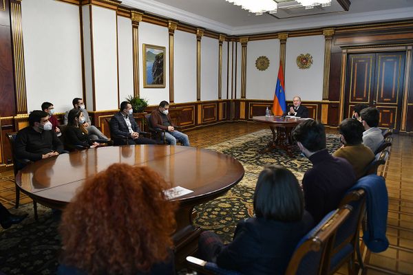 Առաջնորդներ են պետք, ոչ թե փրկիչ. Արմեն Սարգսյանը հանդիպել է մի խումբ կամավորների հետ - Sputnik Արմենիա