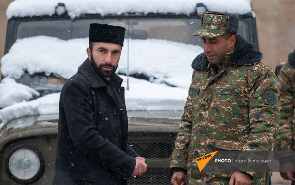 Капеллан артиллерийского полка, защищающего Карвачар в дни войны, дьякон Ишхан Камалян (17 декабря 2020). Варденис Капеллан артиллерийского полка, защищающего Карвачар в дни войны, дьякон Ишхан Камалян (17 декабря 2020). Варденис - Sputnik Армения