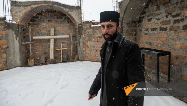 Капеллан артиллерийского полка, защищающего Карвачар в дни войны, дьякон Ишхан АКамалян (17 декабря 2020). Варденис - Sputnik Армения