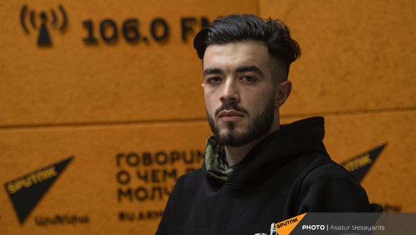 Певец Артур Хаченц в гостях у радио Sputnik  - Sputnik Արմենիա