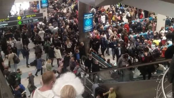 В аэропортах Москвы из-за непогоды задержаны и отменены 149 рейсов. Ледяной дождь в Москве - Sputnik Армения