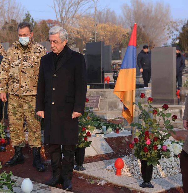 Սերժ Սարգսյանն այցելել է «Եռաբլուր» պանթեոն - Sputnik Արմենիա