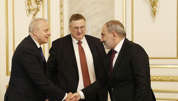 Премьер-министр Никол Пашинян принял заместителя председателя правительства РФ Алексея Оверчука (3 января 2021). Еревaн - Sputnik Армения