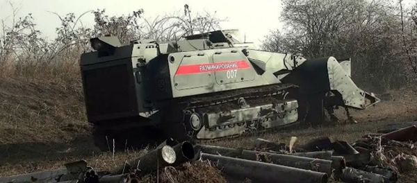 Миротворцы разминировали более 400 гектаров территории в Карабахе Миротворцы разминировали более 400 гектаров территории в Карабахе - Sputnik Армения