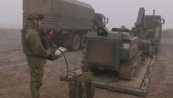 Инженерные подразделения российских миротворческих сил проводят разминирование Степанакерта (5 января 2021). Карабах - Sputnik Армения