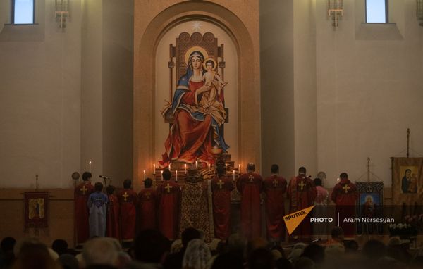 Սուրբծննդյան ճրագալույցի պատարագը․ Սուրբ Խաչ եկեղեցի - Sputnik Արմենիա