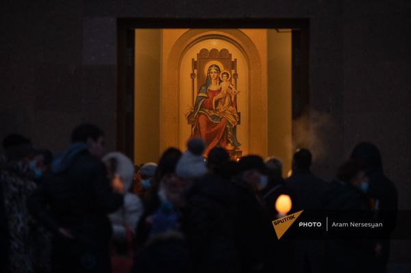 Святая литургия Чрагалуйца в церкви Сурб Хач (5 января 2021). Еревaн Святая литургия Чрагалуйца в церкви Сурб Хач (5 января 2021). Еревaн - Sputnik Армения