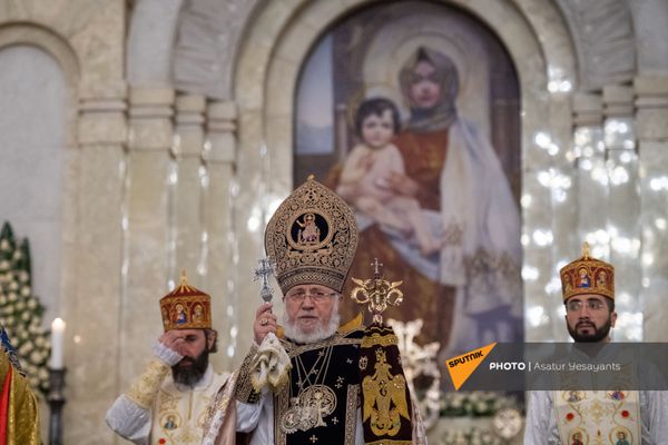 Սուրբծննդյան պատարագը Երևանի Սուրբ Գրիգոր Լուսավորիչ մայր եկեղեցում. 6 հունվարի, 2021 - Sputnik Արմենիա