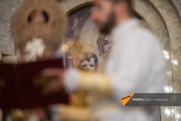 Рождественская литургия в соборе Святого Григория Просветителя (6 января 2021). Еревaн Рождественская литургия в соборе Святого Григория Просветителя (6 января 2021). Еревaн - Sputnik Армения