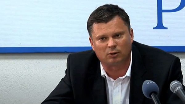 Сергей Суверов во время круглого стола по теме Проблемы Еврозоны: что ждёт евро и рубль? (12 мая 2010). Москва - Sputnik Армения