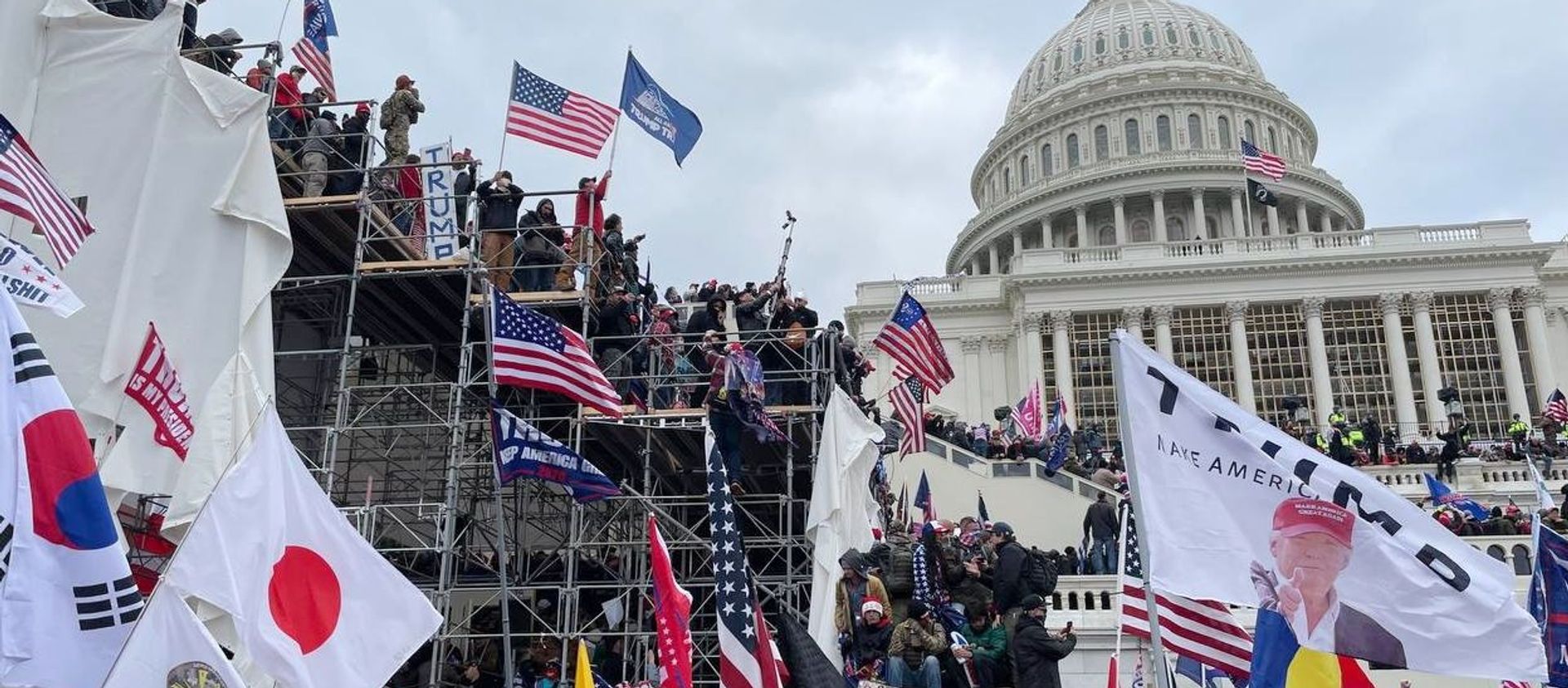 Участники акции протеста сторонников действующего президента США Дональда Трампа у здания Конгресса (7 декабря 2021). Вашингтон Участники акции протеста сторонников действующего президента США Дональда Трампа у здания Конгресса (7 декабря 2021). Вашингтон - Sputnik Արմենիա, 1920, 05.03.2021