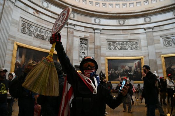 Сторонники президента США Дональда Трампа в здании Капитолия (6 декабря 2021). Вашингтон - Sputnik Армения