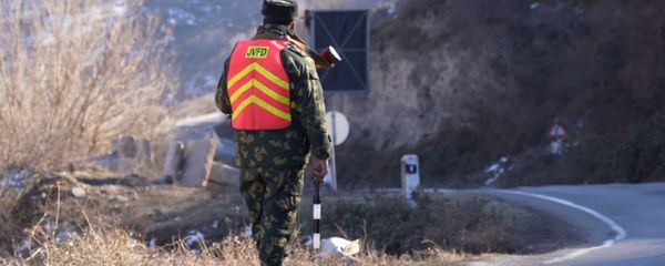 Российские пограничники обеспечивают безопасность 21-километрового участка трассы Горис-Капан, проходящего через спорную территорию - Sputnik Армения
