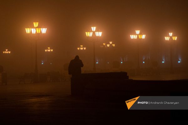 Туманный вечер в Ереване Туманный вечер в Ереване - Sputnik Армения