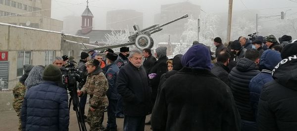 Акция протеста родителей-срочников у военного института имени В.Саркисяна (8 января 2020). Еревaн - Sputnik Армения