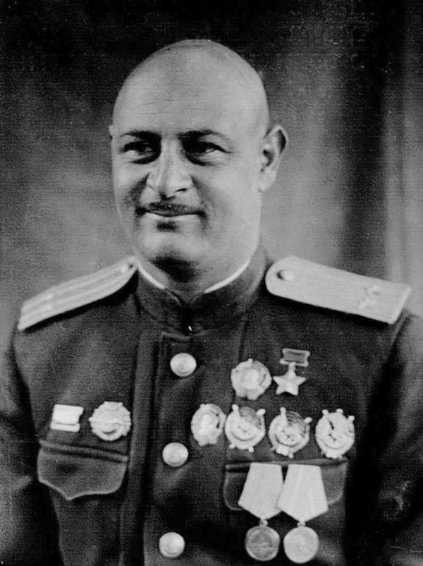 Посол СССР в Японии, знаменитый летчик, друг Горького: и снова о шушинских знаменитостях Посол СССР в Японии, знаменитый летчик, друг Горького: и снова о шушинских знаменитостях - Sputnik Армения