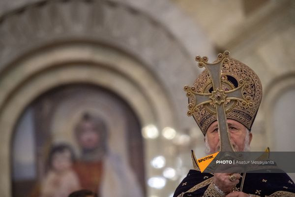 Католикос Гарегин Второй во время Рождественской литургии в соборе Святого Григория Просветителя (6 января 2021). Еревaн Католикос Гарегин Второй во время Рождественской литургии в соборе Святого Григория Просветителя (6 января 2021). Еревaн - Sputnik Армения