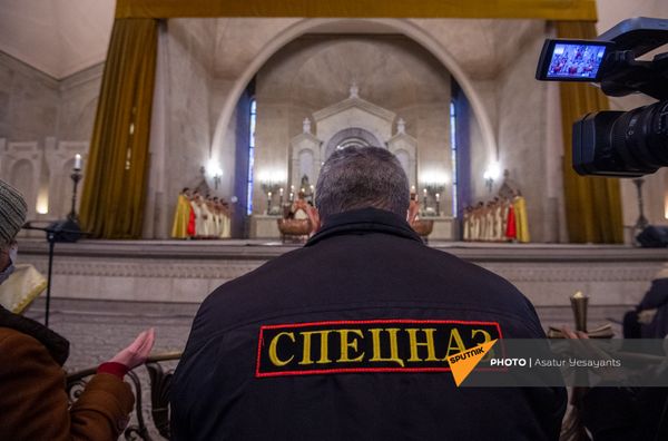 Рождественская литургия в соборе Святого Григория Просветителя (6 января 2021). Еревaн Рождественская литургия в соборе Святого Григория Просветителя (6 января 2021). Еревaн - Sputnik Армения