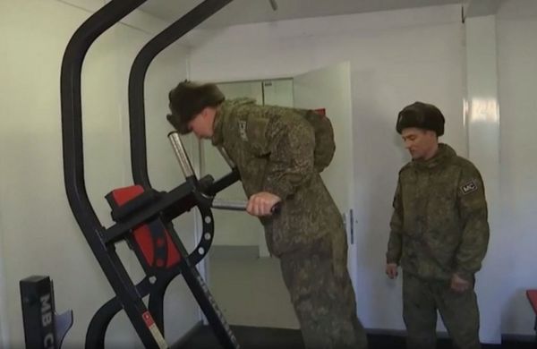 В Карабахе возвели еще один блочно-модульный городок для российских миротворцев В Карабахе возвели еще один блочно-модульный городок для российских миротворцев - Sputnik Армения