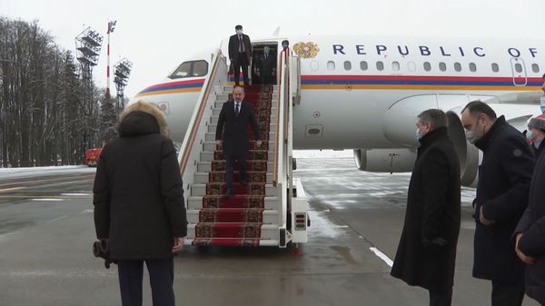 Пашинян уже в Москве – видео прибытия  - Sputnik Армения