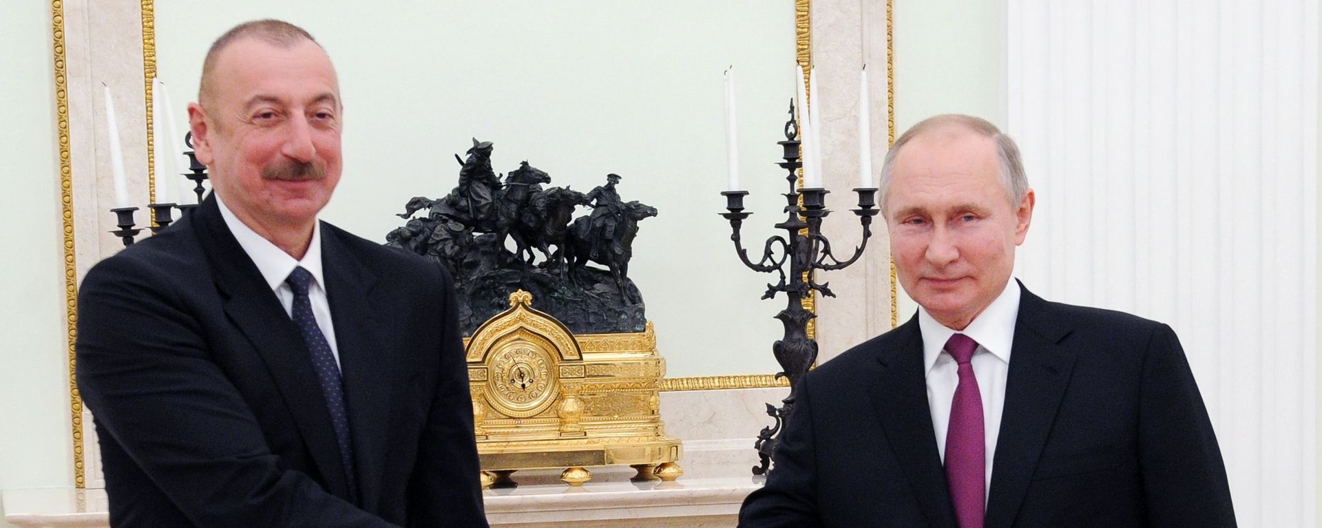 Президенты РФ и Азербайджана Владимир Путин и Ильхам Алиев (слева) во время переговоров (11 января 2021). Москва - Sputnik Армения, 1920, 20.07.2021