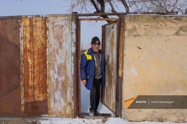 Жизнь превратилась в кино: как к слухам о сдаче Тигранашена Азербайджану отнеслись жители - Sputnik Армения