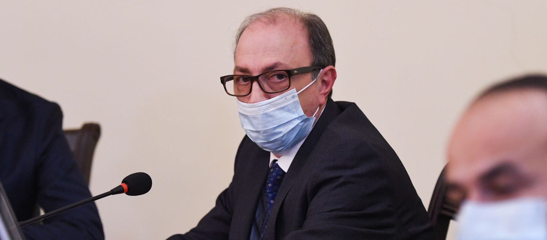 Глава МИД Армении Ара Айвазян во время заседания Парламента (14 января 2021). Еревaн Глава МИД Армении Ара Айвазян во время заседания Парламента (14 января 2021). Еревaн - Sputnik Армения, 1920, 28.01.2021