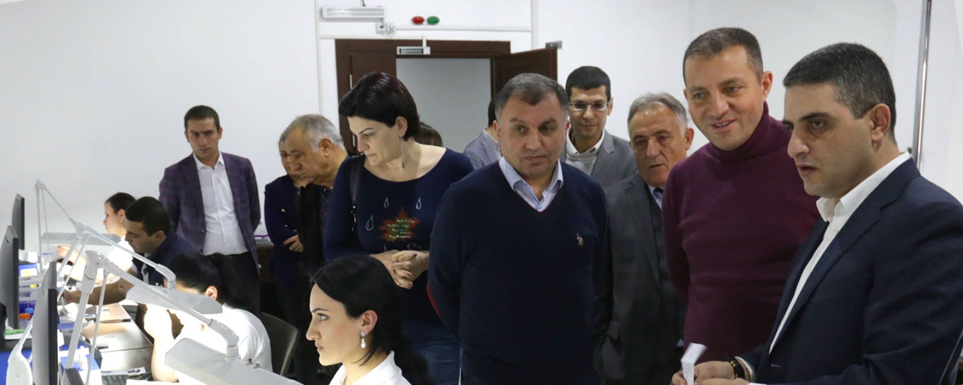 Министр экономики Ваан Керобян встретился с представителями компаний по обработке алмазов и золота (16 января 2021). Абовян - Sputnik Արմենիա, 1920, 16.01.2021